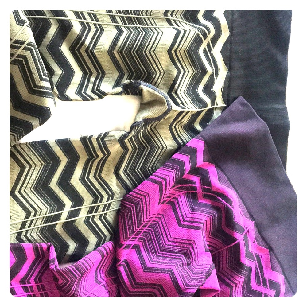 2 pairs of Lululemon herringbone leggings.